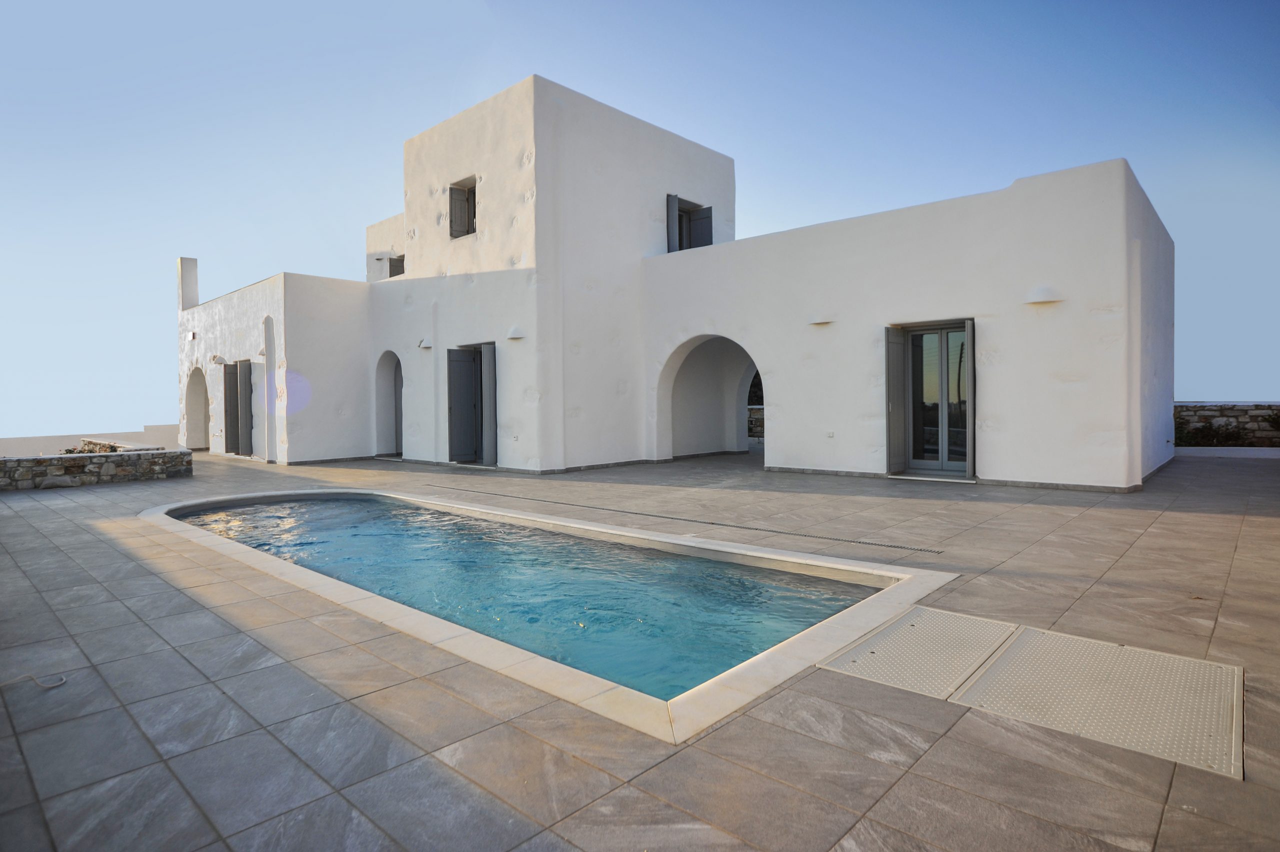 House with swimming pool